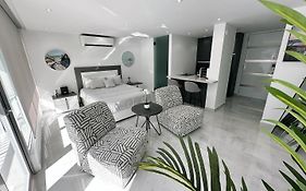Ocean Front Coral Luxury Apartment